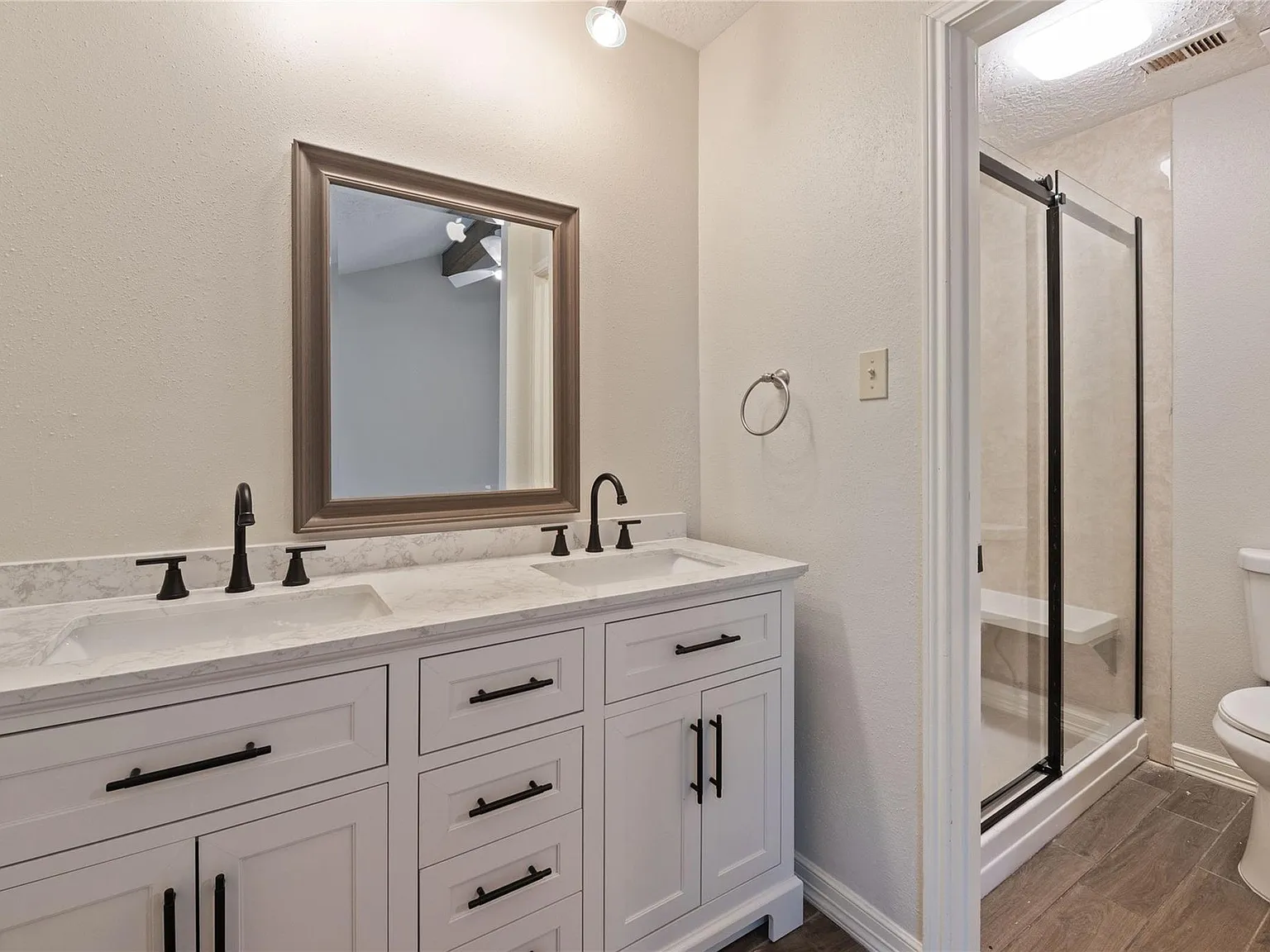 3 bed, 2.0 bath, 1394 sqft, $1,999 — Photo 4