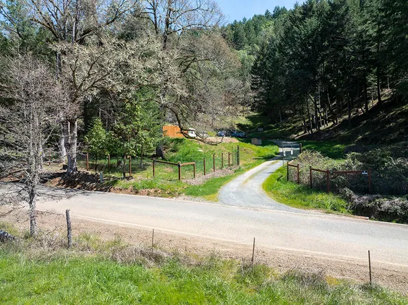 740 Warner Rd, Wolf Creek, OR 97497