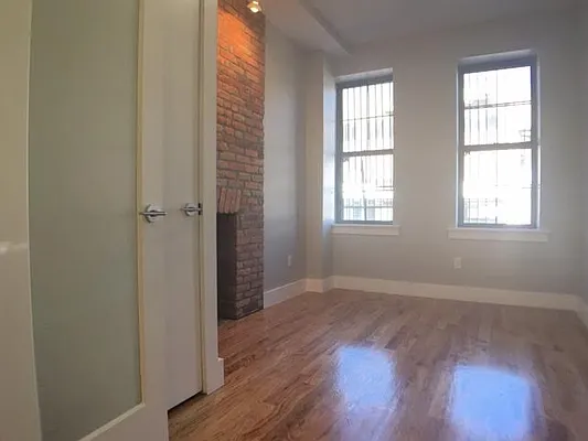 Rented by Evergreen Apartments BK | media 12