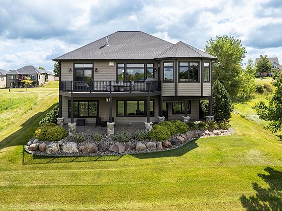 2nd image of 821 Bridgeford Pl NE