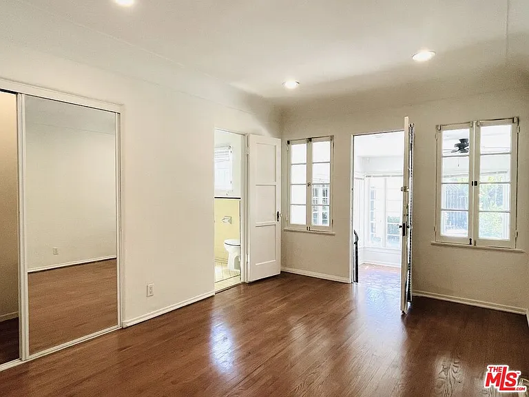 203 N Doheny Dr — Photo 19
