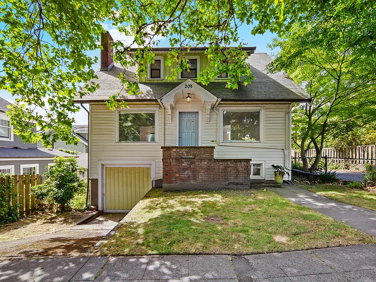 209 W Blaine St — Photo 1