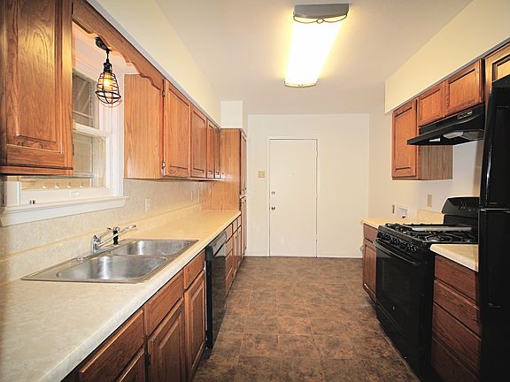 4th image of 431 Halliday Ave