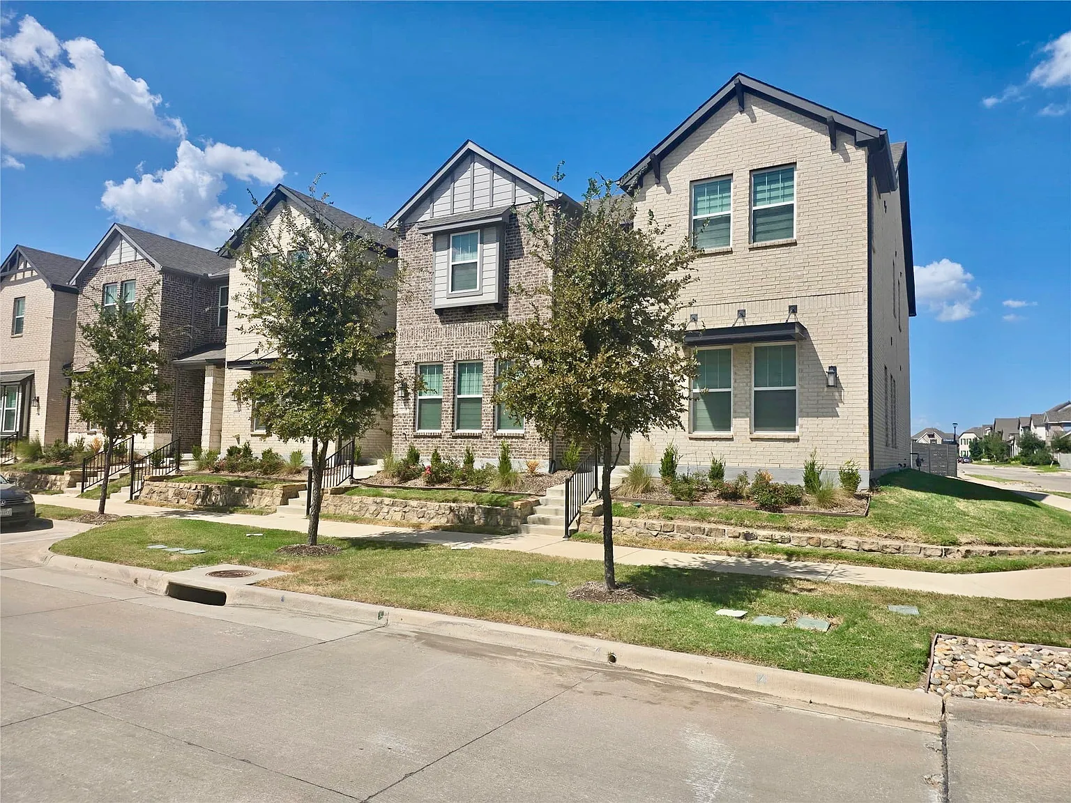 3 bed, 1979 sqft, $2,650 — Photo 1