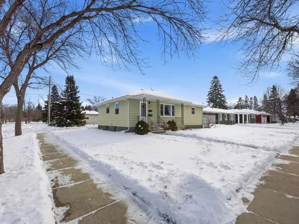 2204 7th St S, Moorhead, MN 56560