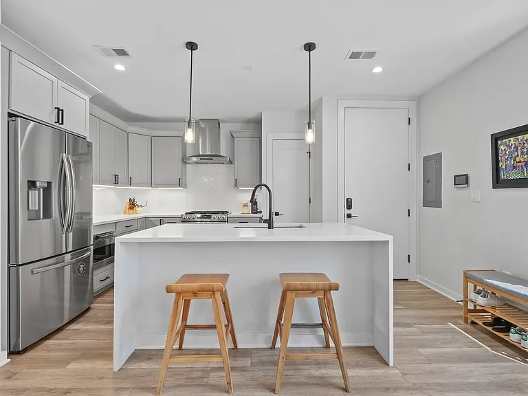 2612 University Pl NW #6 — Photo 12