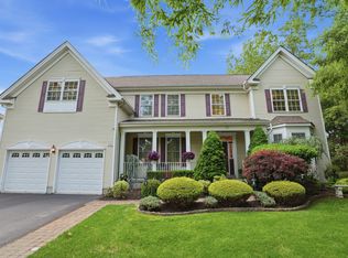 2780 Honeysuckle Ln, Huntingdon Valley, PA 19006