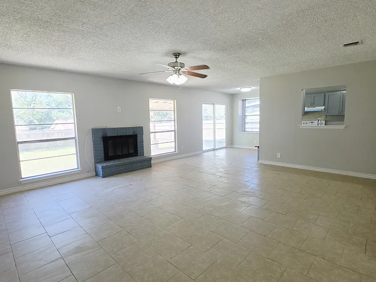10562 Bounty Dr — Photo 4