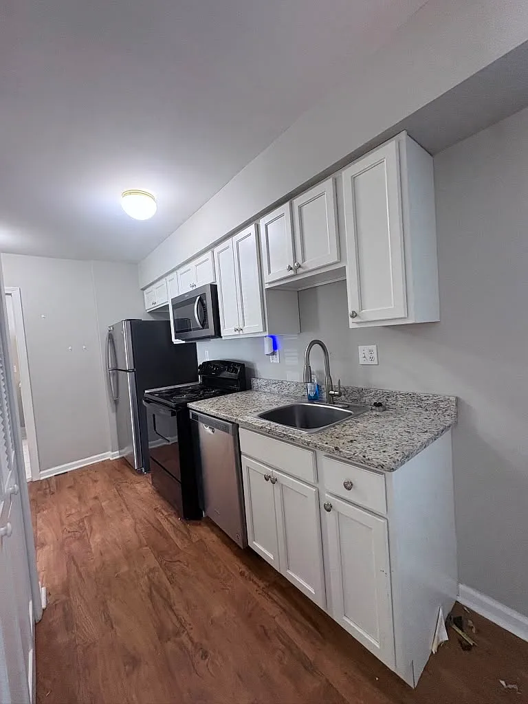 1 bed, $2,000 — Photo 2