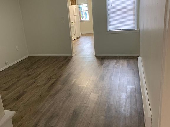 dining room leading to kitchen