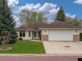 121 Cameo Ln, Mankato, MN 56001