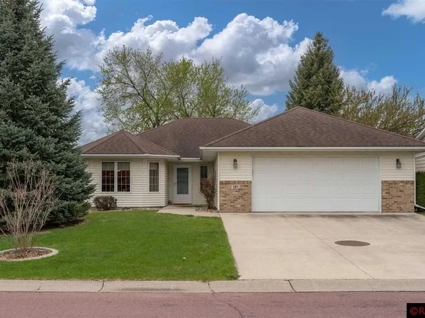 121 Cameo Ln, Mankato, MN 56001
