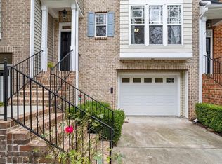 102 Primrose Ln, Carrboro, NC 27510