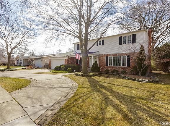 2nd image of 939 Blairmoor Ct