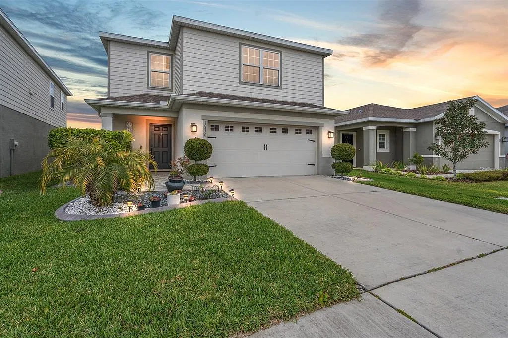 4 bed, 2.5 bath, 2169 sqft, $2,975 — Photo 3
