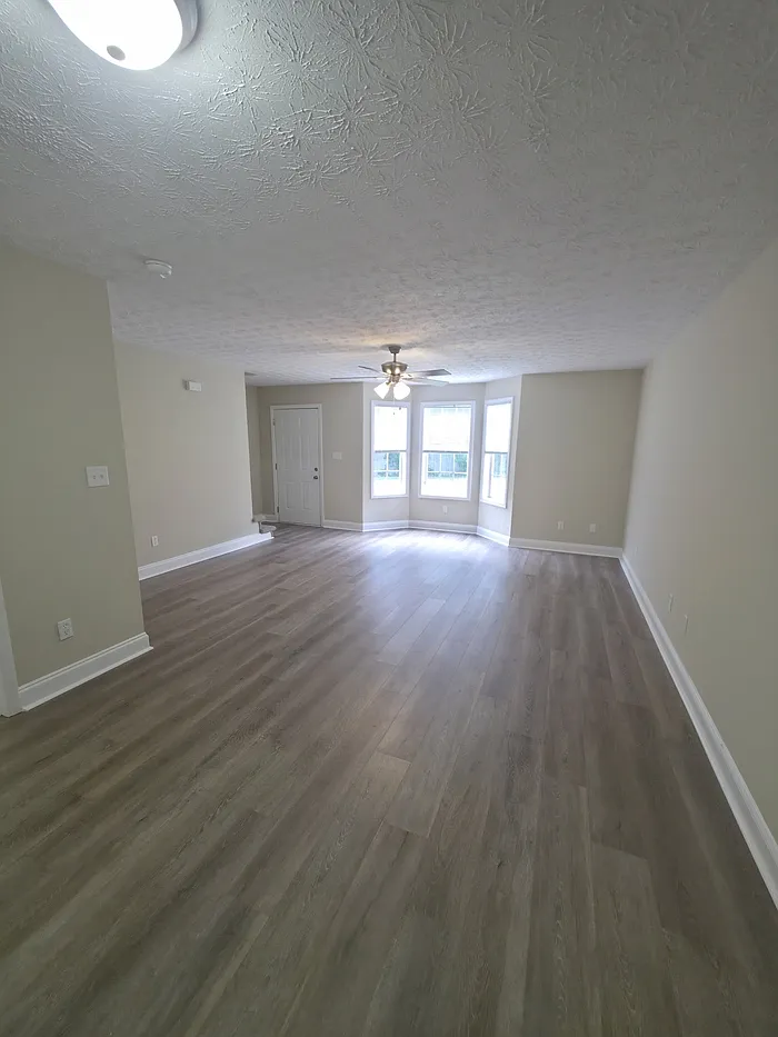 4 bed, 3.0 bath, 1524 sqft, $1,800 — Photo 2