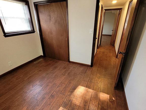 3rd image of 854 S 39th St