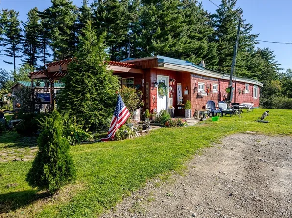 8150 Cummings Rd, Stockton, NY 14784