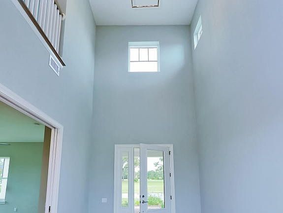 Dramatic 2 Story Entry Foyer