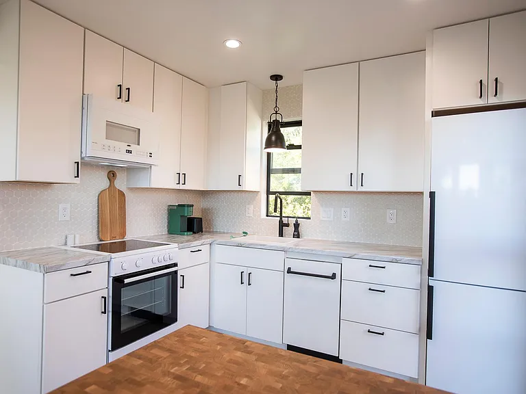 1346 Cecelia Ct — Photo 11