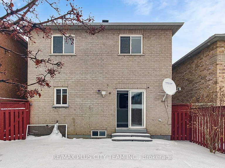 4 Slessor Ln — Photo 35