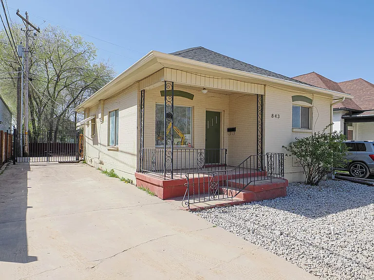 843 W Emeril Ave — Photo 2