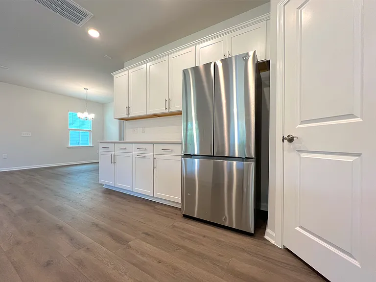 728 Denberg Ln — Photo 5