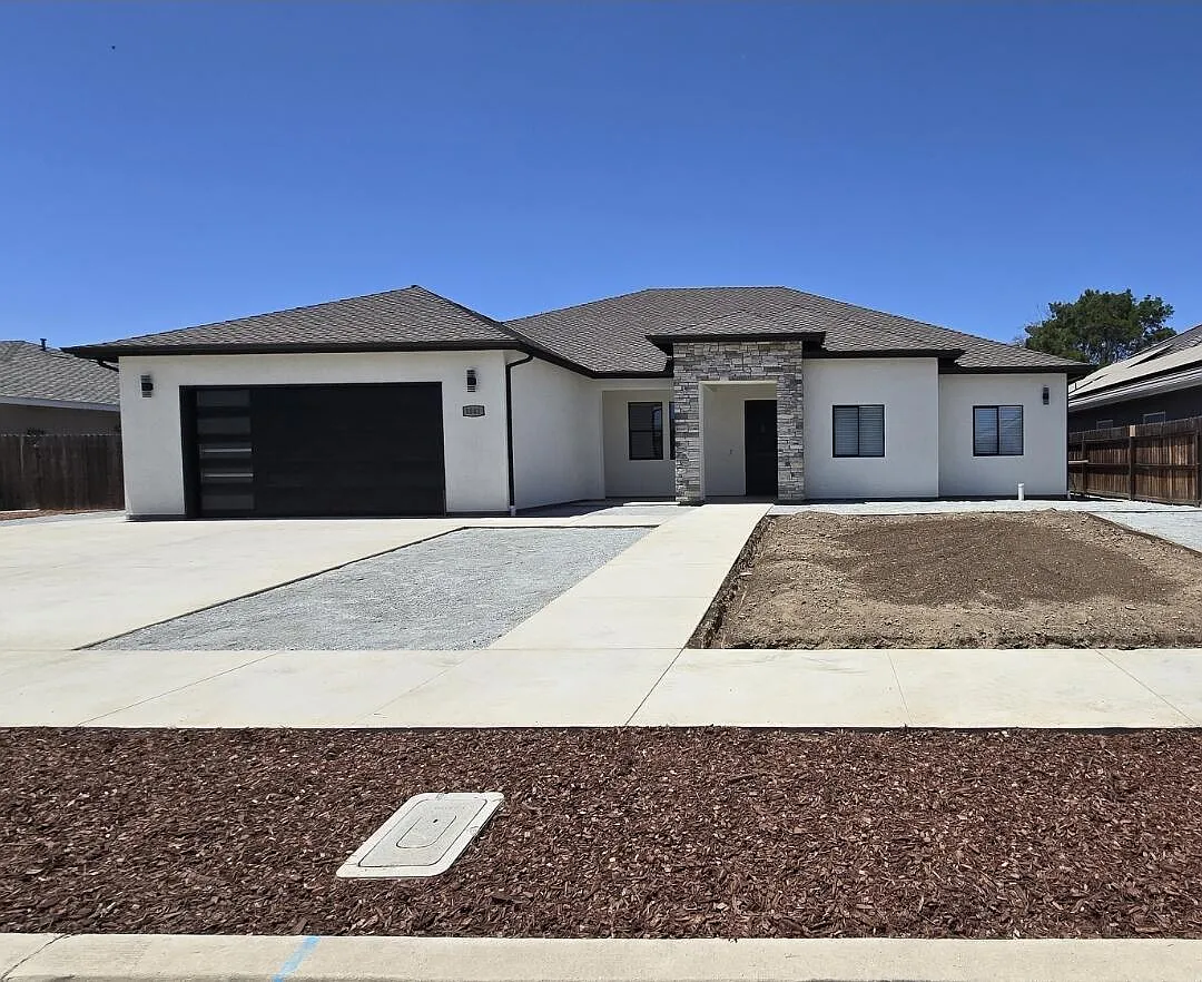 1041 N Citrus Court photo 1