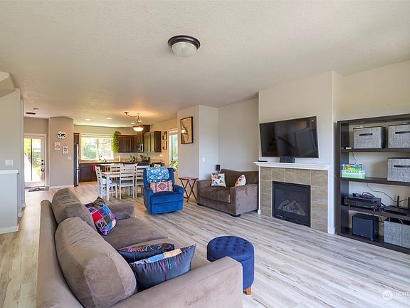 5th image of 1405 NE 71st Drive
