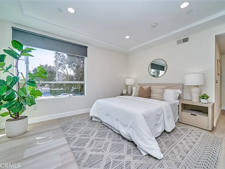 5525 W Olympic Blvd #202 — Photo 16