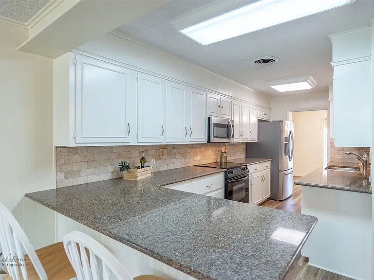 3317 Santa Monica Dr — Photo 5
