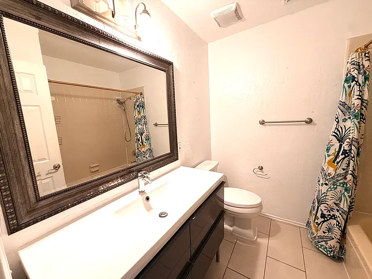 2417 Warwick Ave — Photo 9
