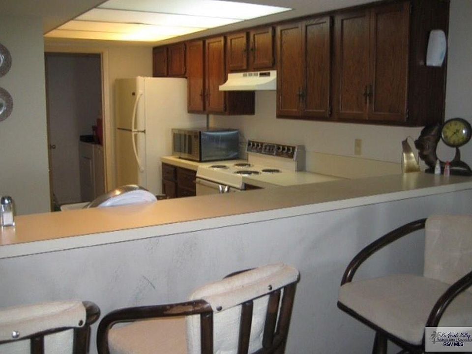 2nd image of 900 Padre Blvd #806