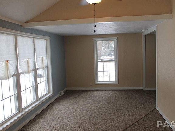 3rd image of 4808 Pershing Ave