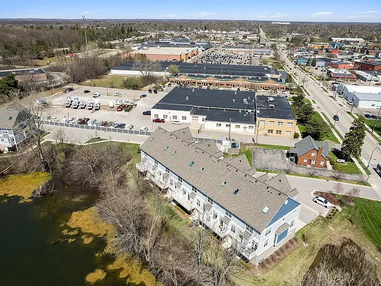 2535 W Towne St — Photo 32