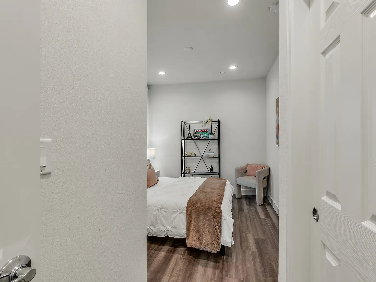 2 bed, $2,000 — Photo 3