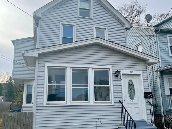 228 W 3rd St #1, Florence, NJ 08518