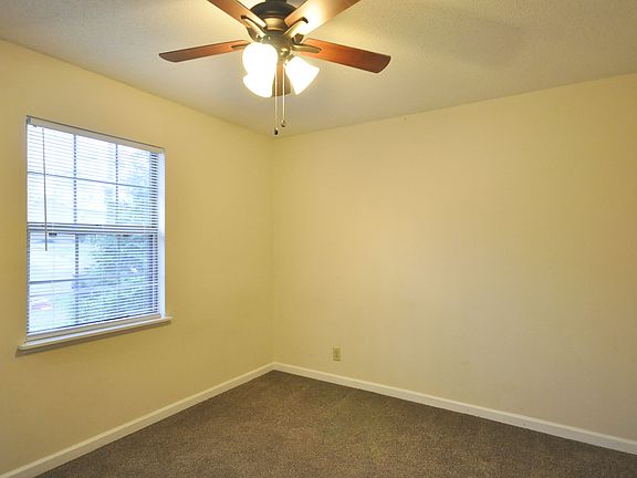 5th image of 430 Martha Ln APT A