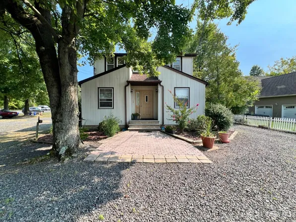 161 Metlars Ln, Piscataway, NJ 08854