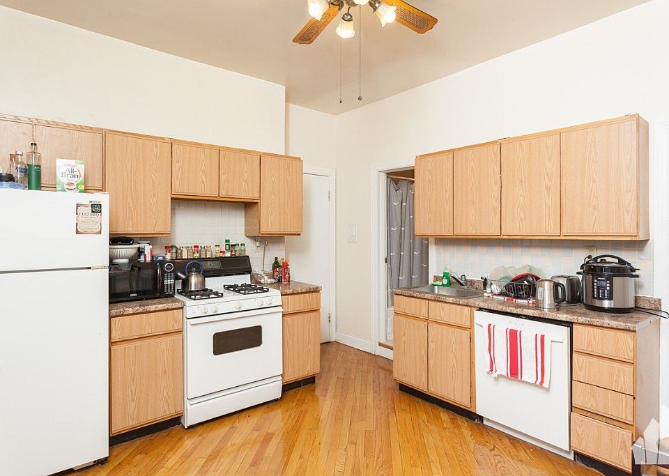 1st image of 3412 N Halsted St #205