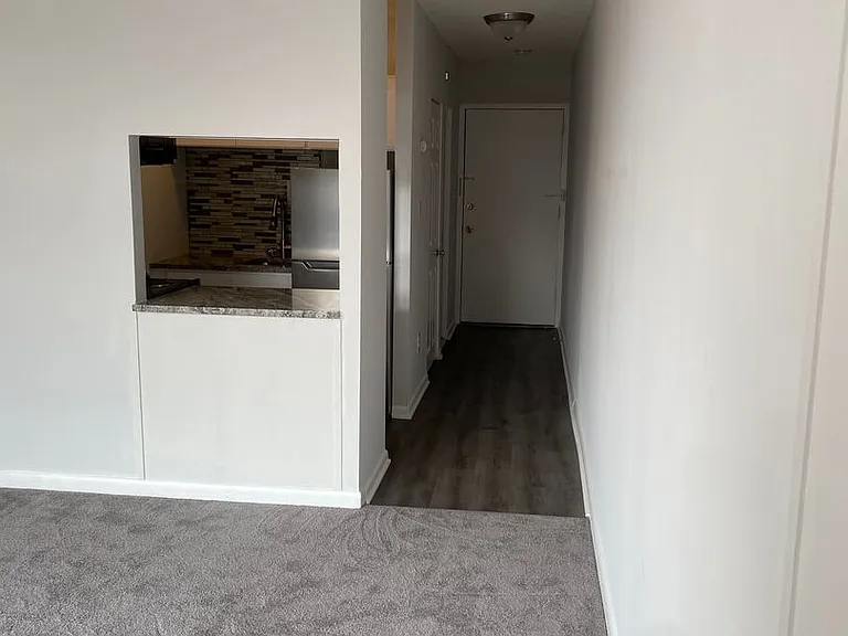 Creswood Apartments- Come home to Convenience! — Photo 33