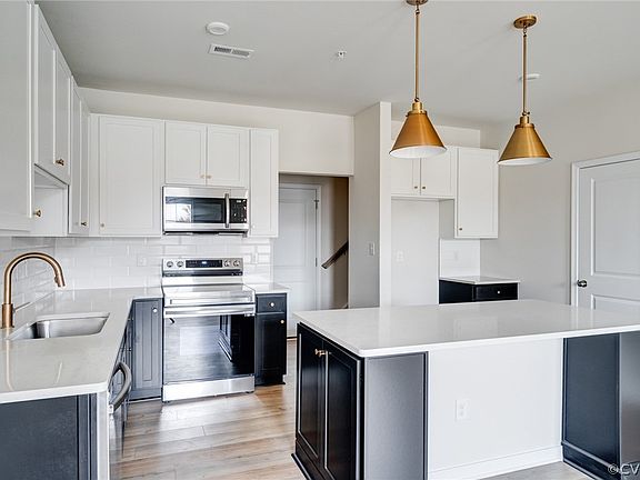 3rd image of 3426 Carlton St #10B
