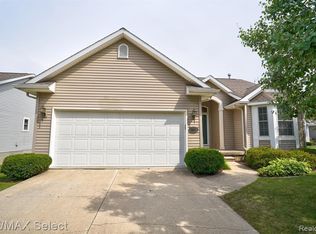 1138 Creekside Ct, Burton, MI