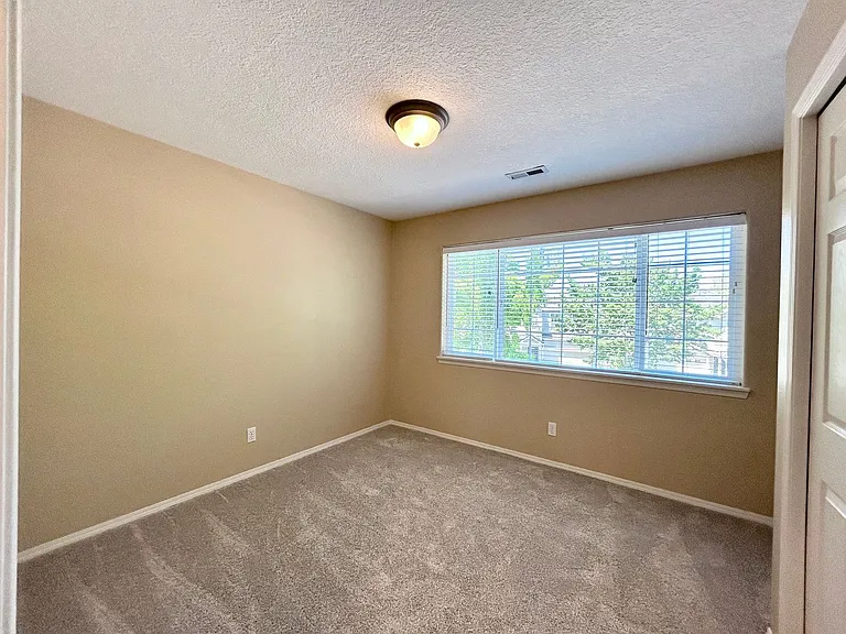 1218 NE Kinney St — Photo 32