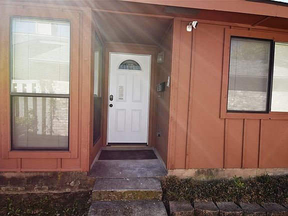 2nd image of 1811 Sherwood Pl
