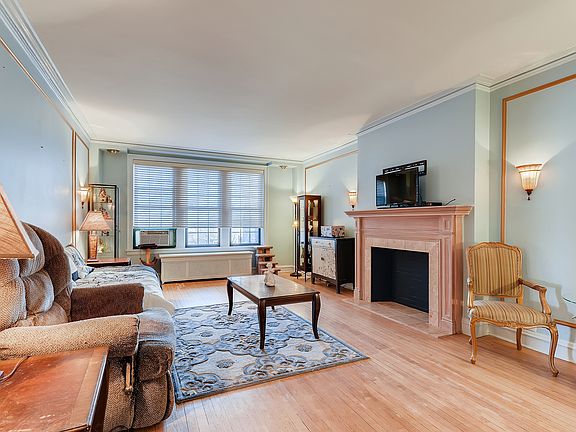 2nd image of 6935 S Crandon Ave APT 6D