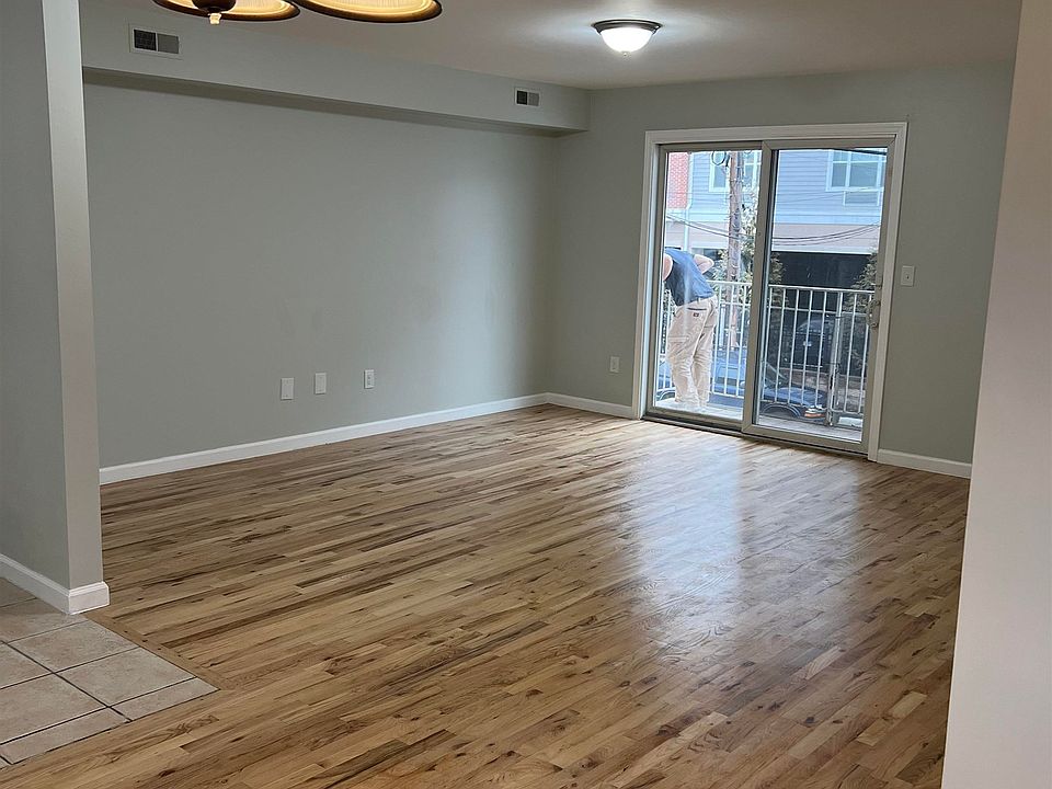 1st image of 1523 48th St APT 1