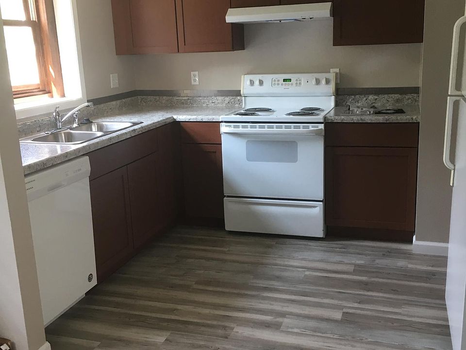 1st image of 105 W 8th Ave