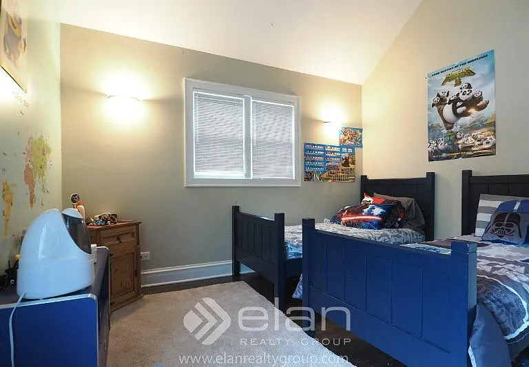 1851 W Larchmont Ave — Photo 13