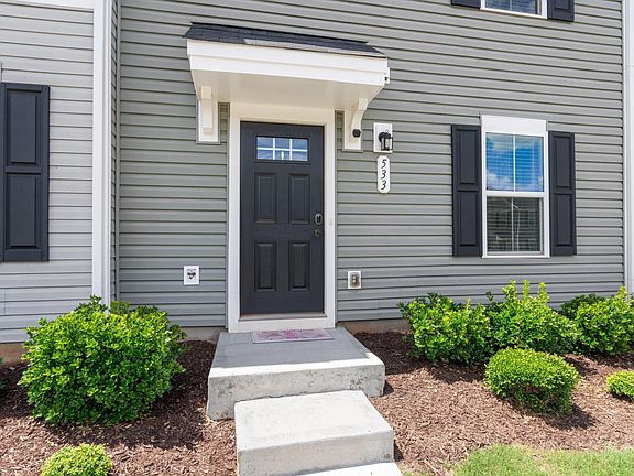3rd image of 533 Hampton Townes Dr